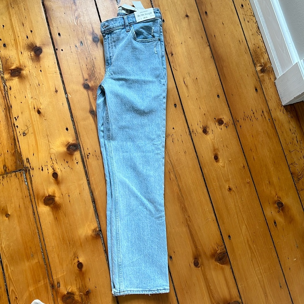 Abercrombie 90’s straight ultra high rise 25 short v waist line